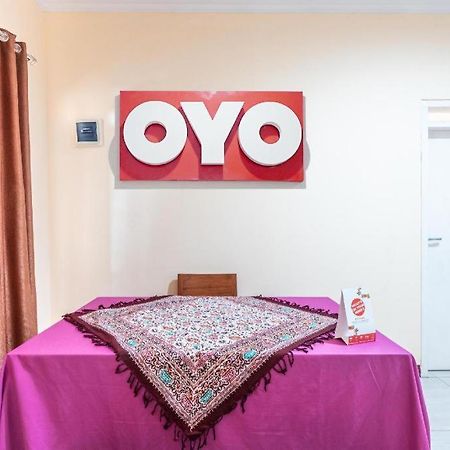 Aquina House Hotel Богор Екстериор снимка