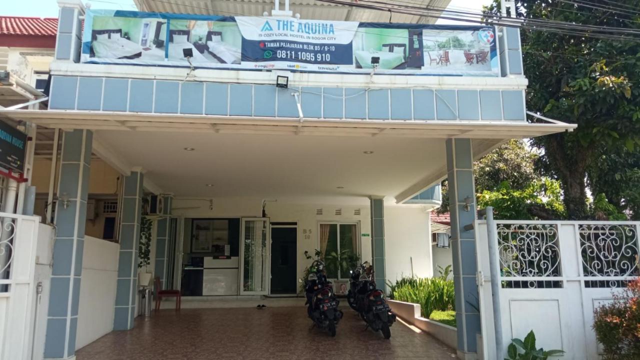 Aquina House Hotel Богор Екстериор снимка