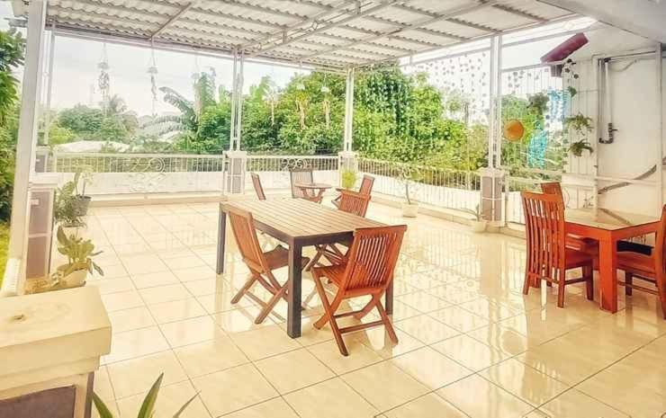 Aquina House Hotel Богор Екстериор снимка