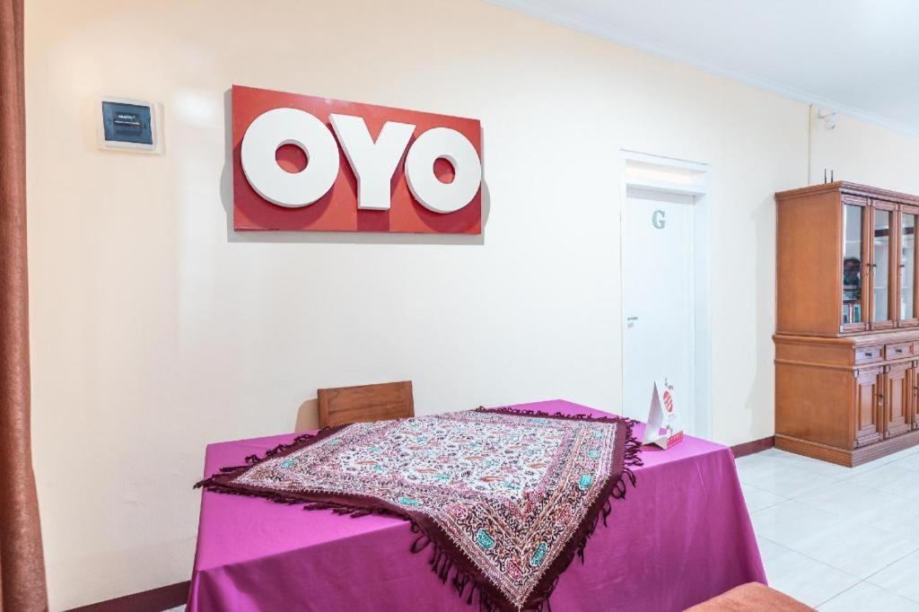 Aquina House Hotel Богор Екстериор снимка