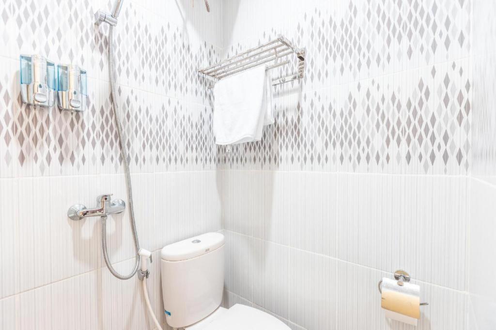 Aquina House Hotel Богор Екстериор снимка